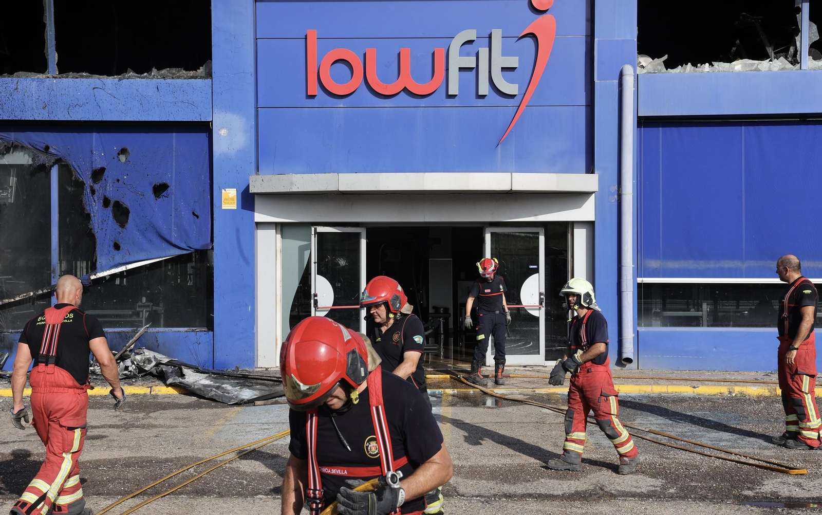 Incendio en el gimnasio Lowfit de Castilleja de la Cuesta