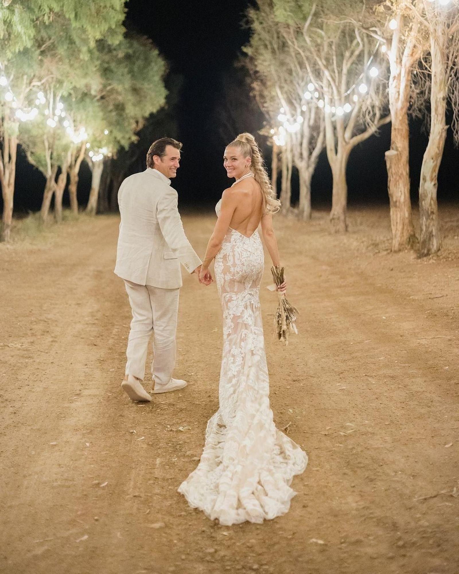 Una mirada con los ojos en lágrimas, unas palabras con la voz quebrada para comprometernos nuevamente a “Volver a empezar-STARTOVER” o un “SI, QUIERO” para entendernos más.  TE AMO  #AdroverMonteroWedding (5).jpg