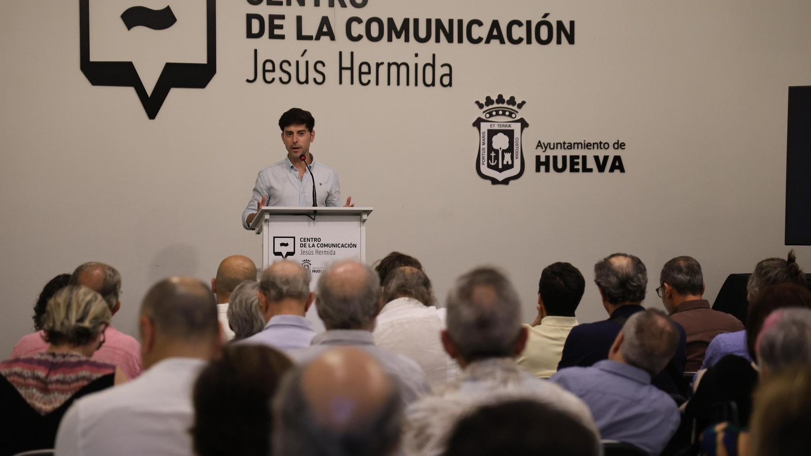 Inauguración de la exposición en el Centro de la Comunicación Jesús Hermida.