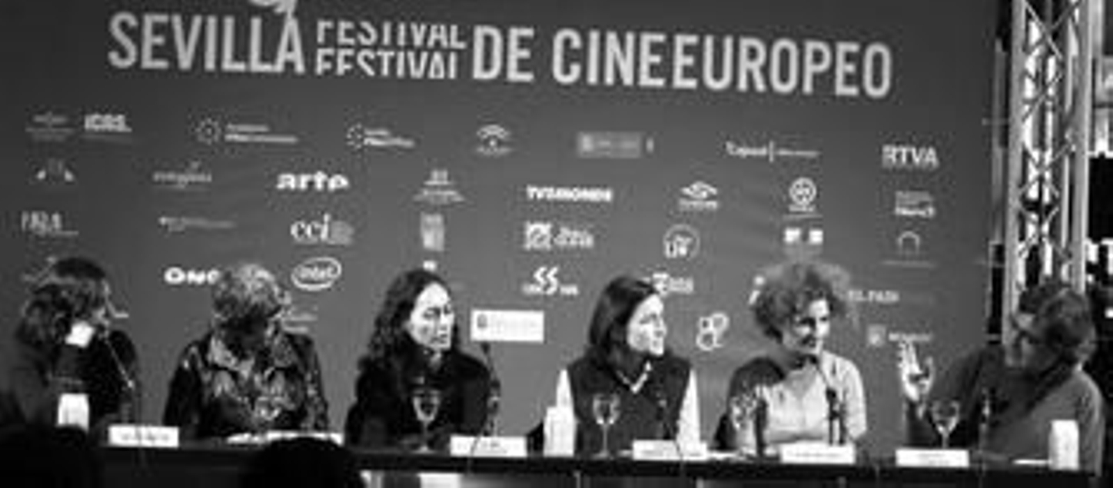 De izquierda a derecha, Belén Macías, Eva Gancedo, Pilar Revuelta, Ángeles González-Sinde, Eva Valiño y Manuel Hidalgo, en el coloquio de ayer.