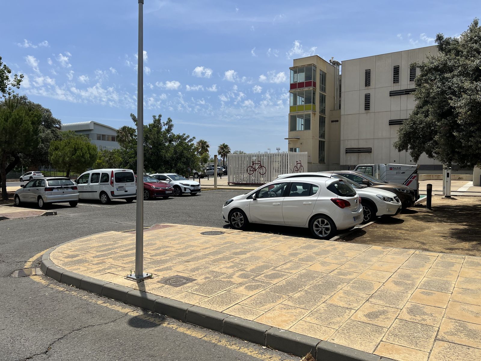 Así quedará el Campus del Carmen de la Universidad de Huelva tras la instalación de las placas solares