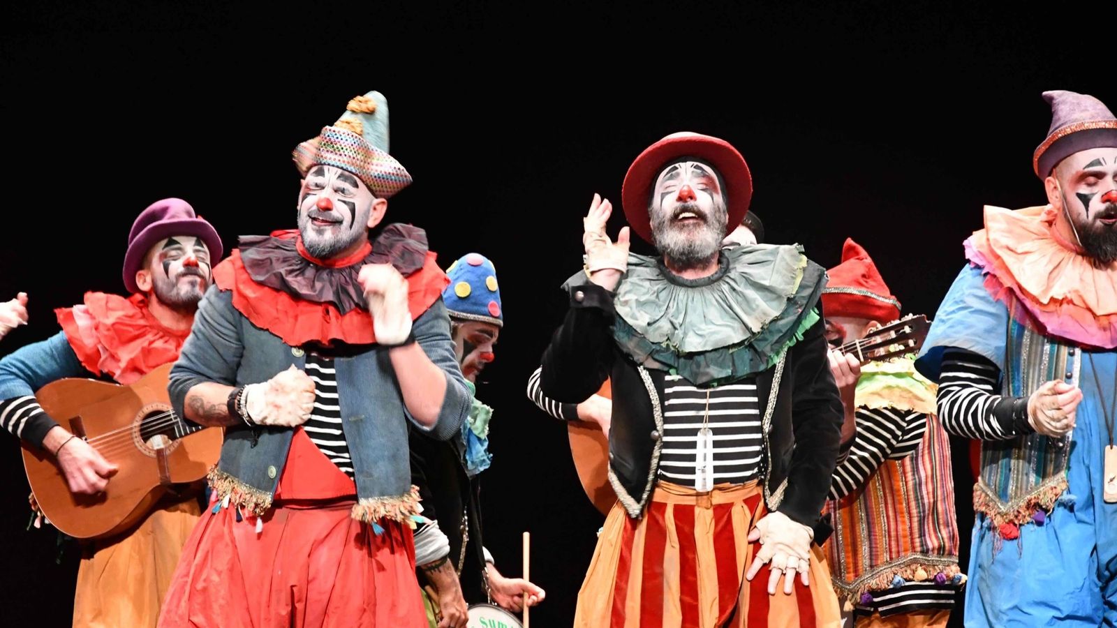 Martínez Ares (segundo por la derecha), con 'Los Sumisos' en San Roque.