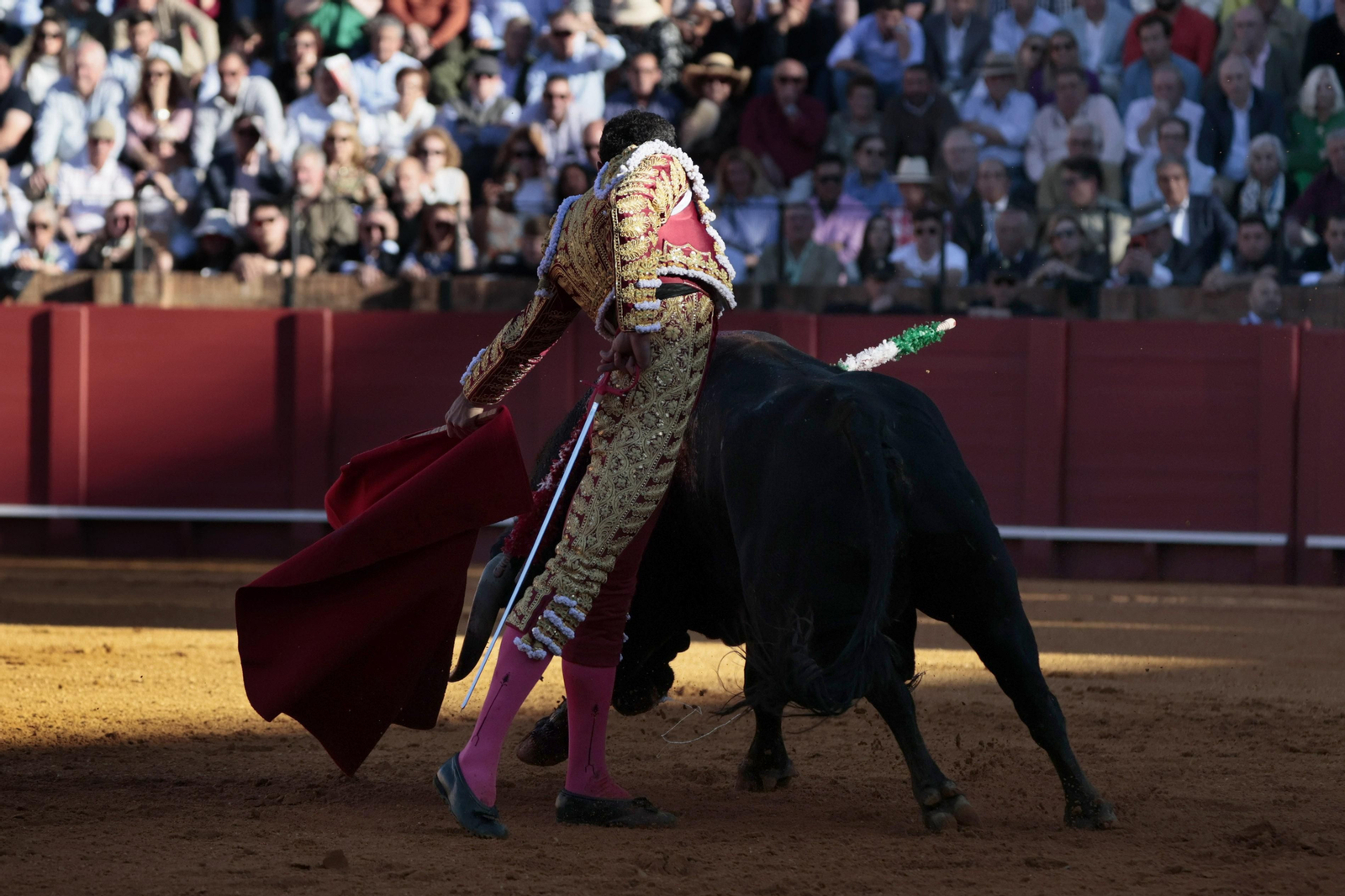 Las imágenes de la tercera del abono de los toros en la Maestranza  de Sevilla