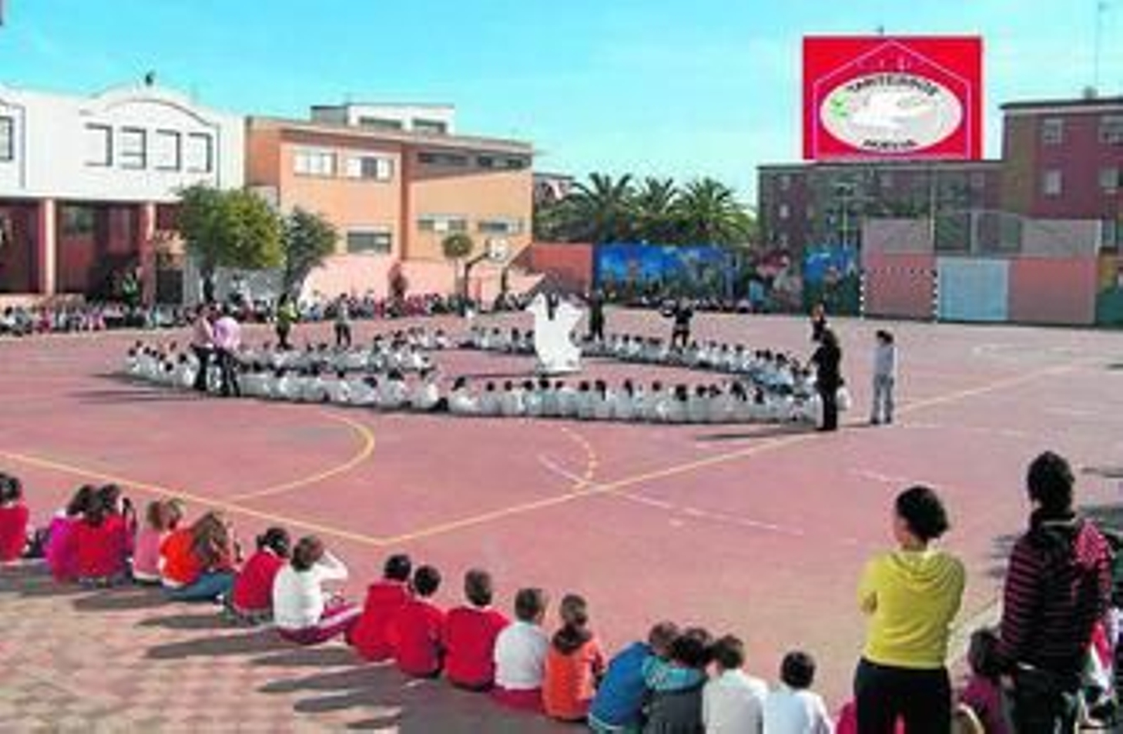 Un momento de la celebración de la Fiesta de la Paz en el centro.
