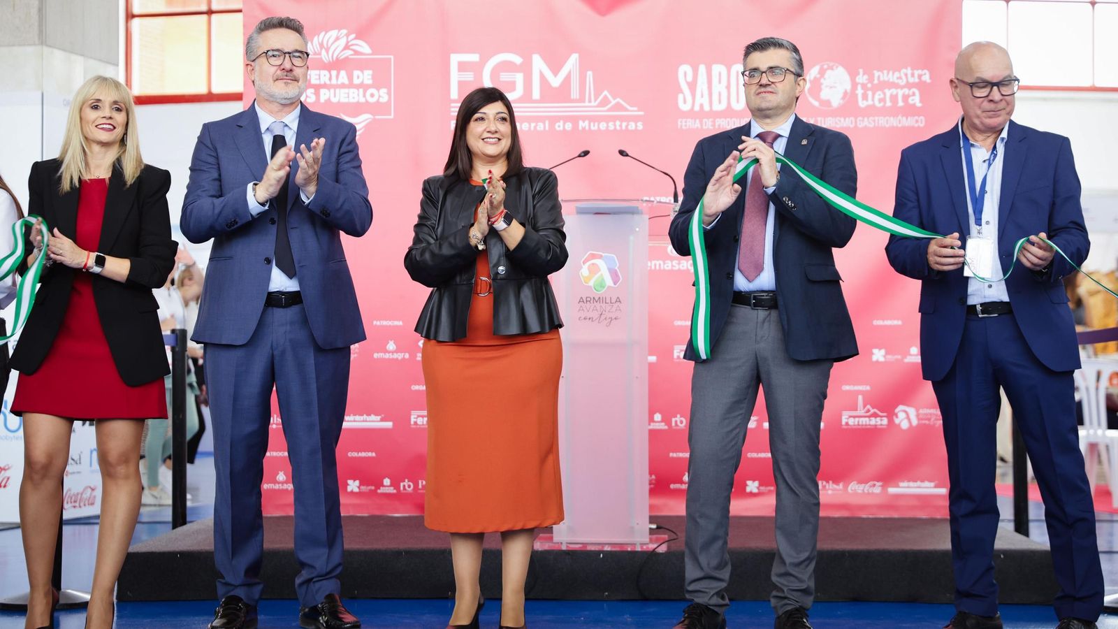 De izquierda a derecha, Manuela Bertos, consejera delegada de Fermasa; Antonio Díaz, diputado de Fondos Europeos; Loli Cañavate, alcaldesa de Armilla; José Javier Martín, delegado de Empleo de la Junta; y Xosé Regueira, vicepresidente de la Diputación de A Coruña