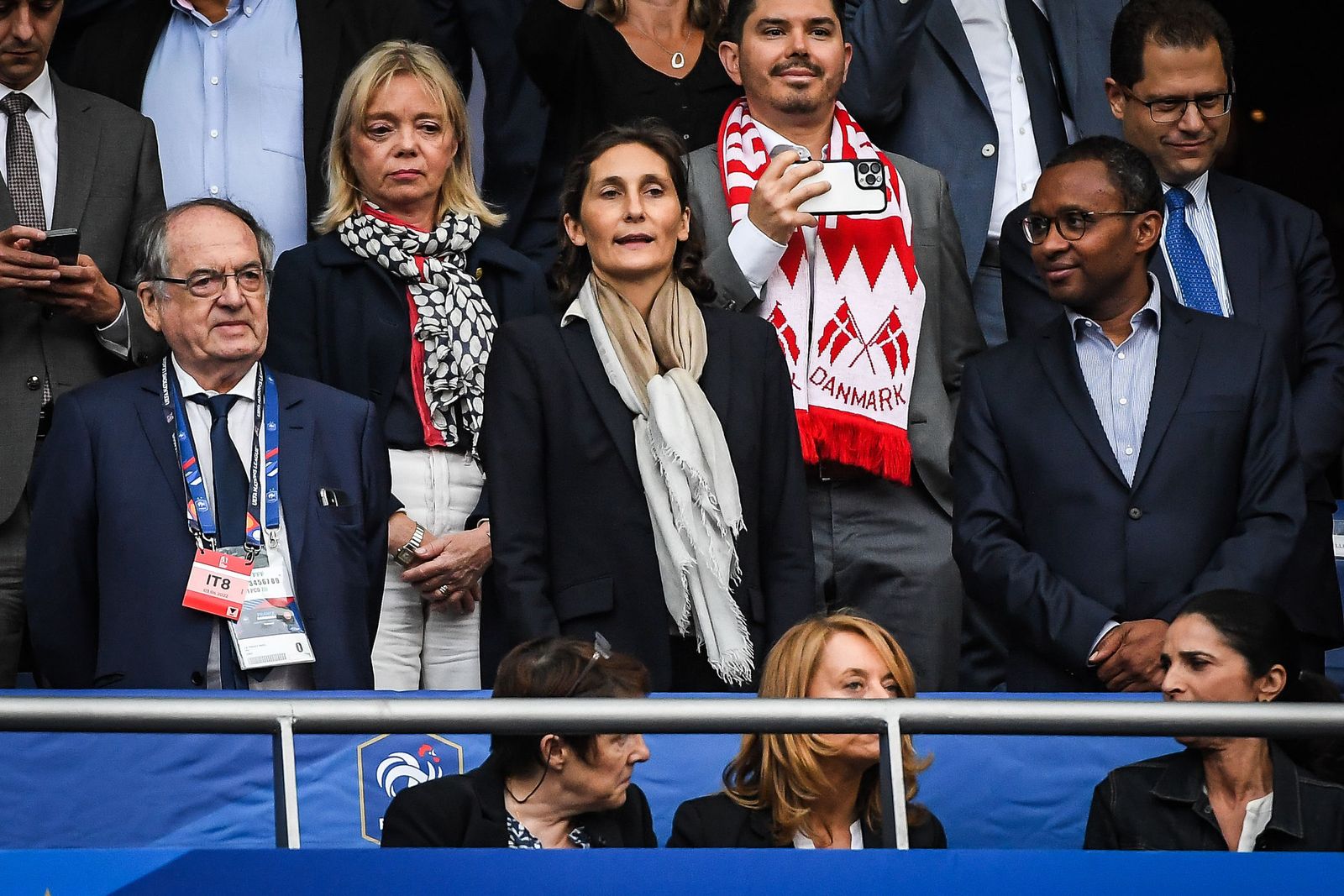 Una imagen del palco en Saint-Denis con el presidente de la Federación Francesa y dos ministros.
