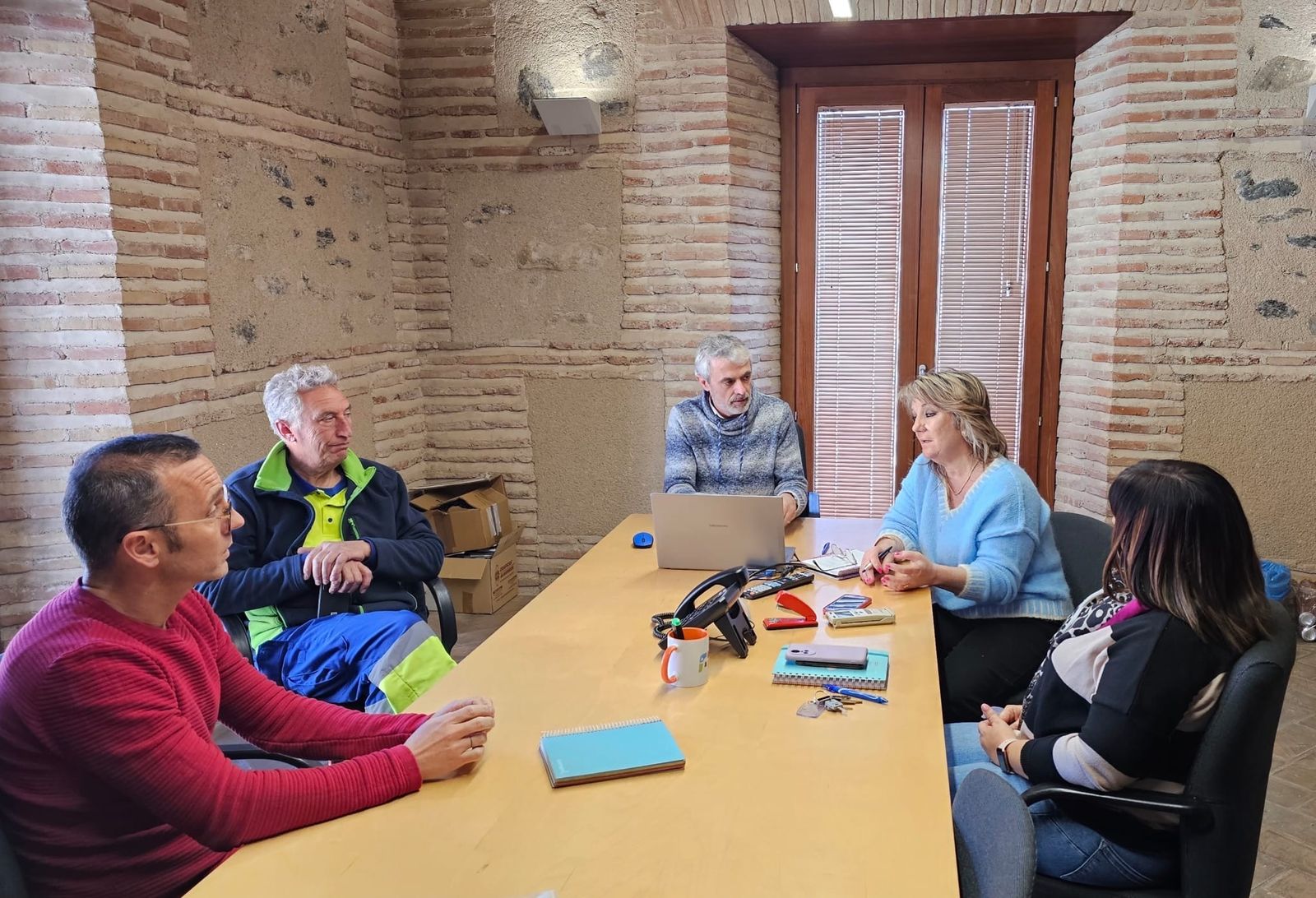 Reunión entre la delegada de Agricultura, Carmen Lidia Reyes, y el alcalde de Órgiva, Raul Orellana