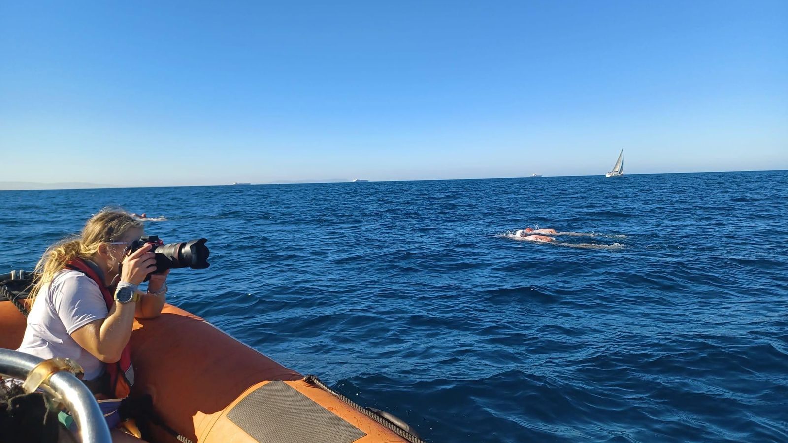 Unos de los cruces a nado de este verano en el Estrecho.