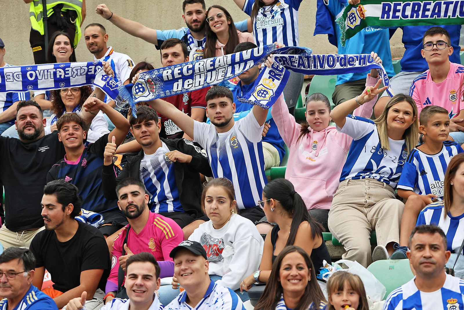 Búscate en las gradas del Betis Deportivo-Recreativo de Huelva