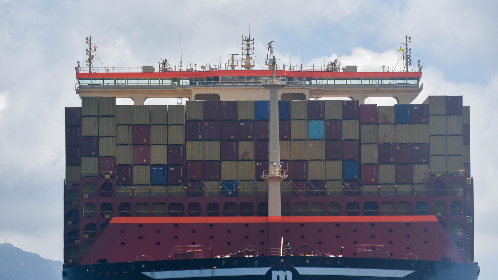 Fotos de la llegada del mayor portacontenedores del mundo el 'MSC Loreto' al puerto de Algeciras