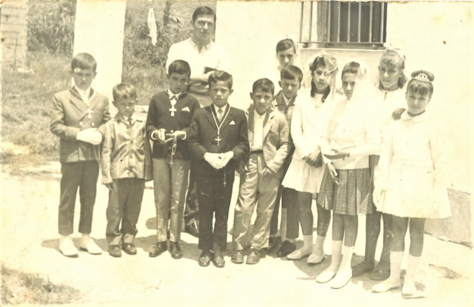 Alumnos en su primera comunión. Año 1968.