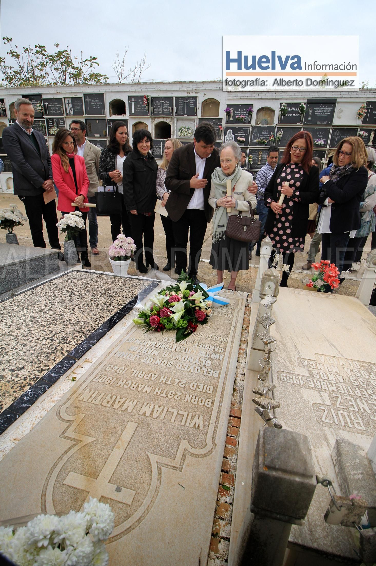 Imágenes del homenaje a William Martin "el hombre que nunca existió" en el cementerio de la Soledad