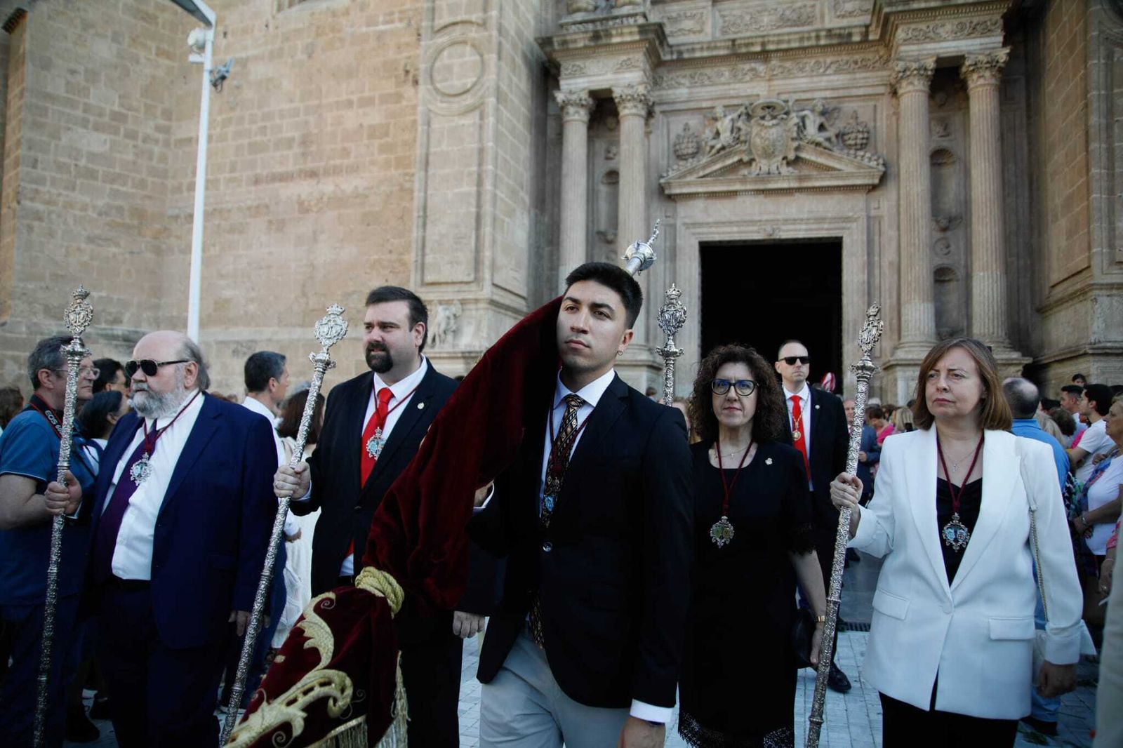 Imágenes de la procesión del Corpus Christi en Almería: así han sido la misa y la posterior marcha por la capital