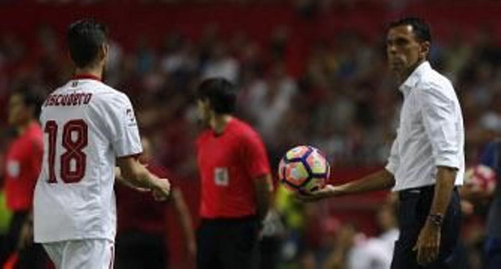 Poyet: "No puedo hablar de los árbitros porque me suspenden"