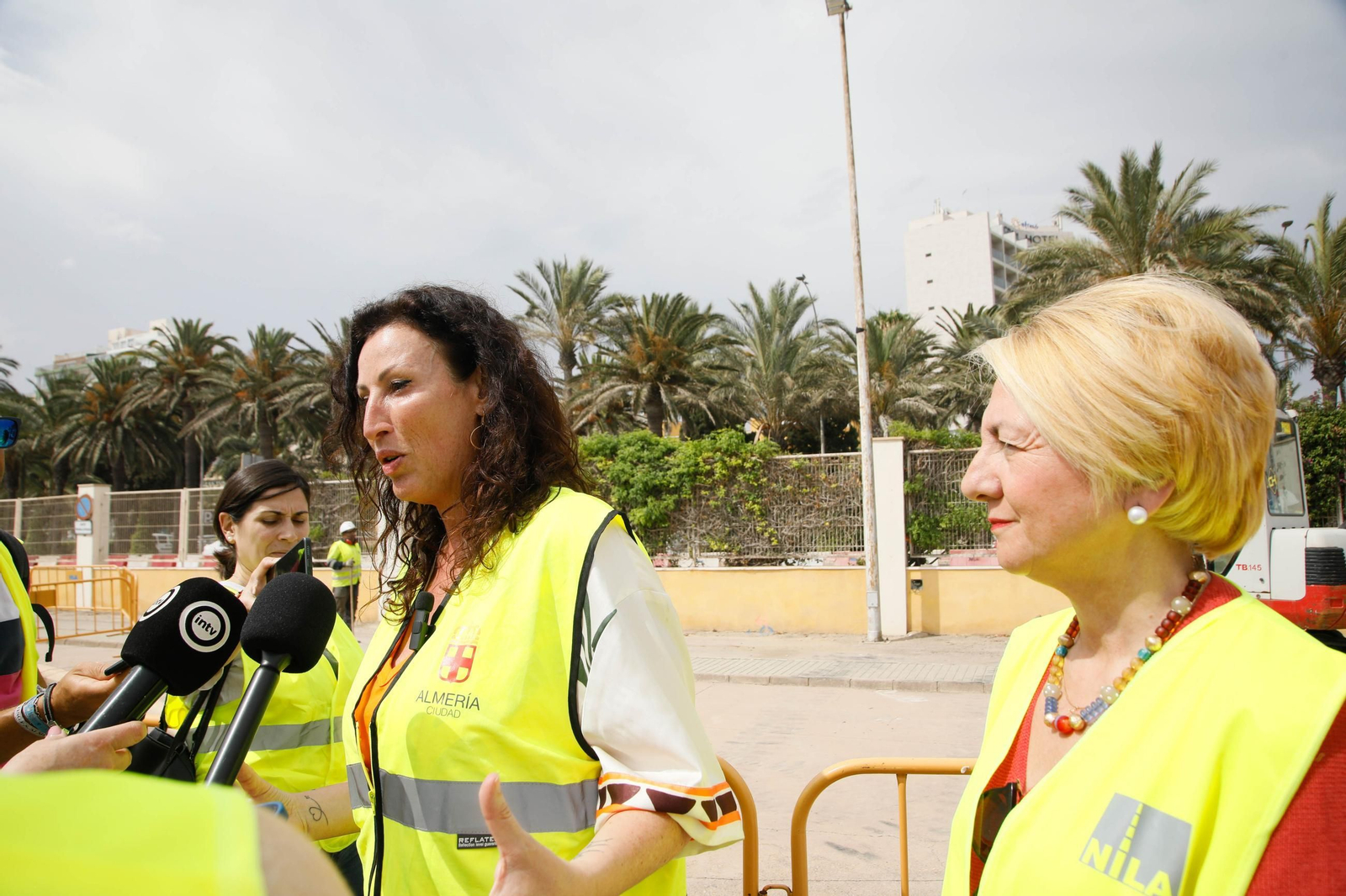 Las imágenes del derribo de la valla del Puerto, entrada de Muelle de Levante y Ribera I de Almería