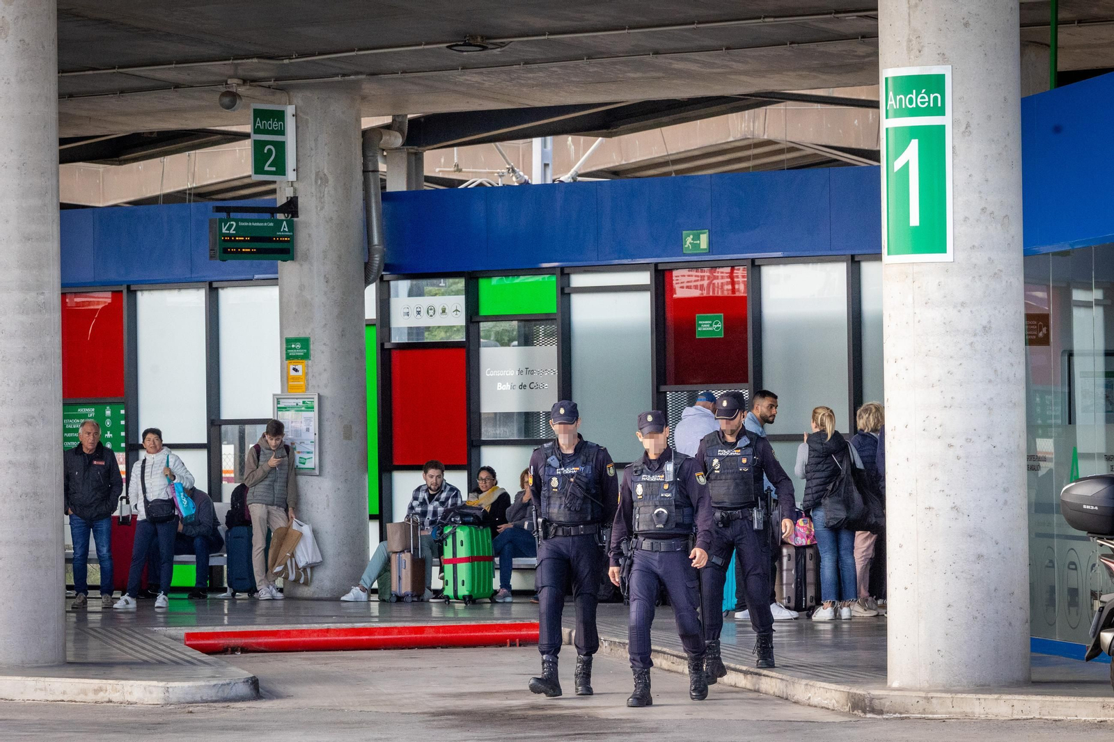 Imágenes de la primera jornada de huelga de autobuses en Cádiz