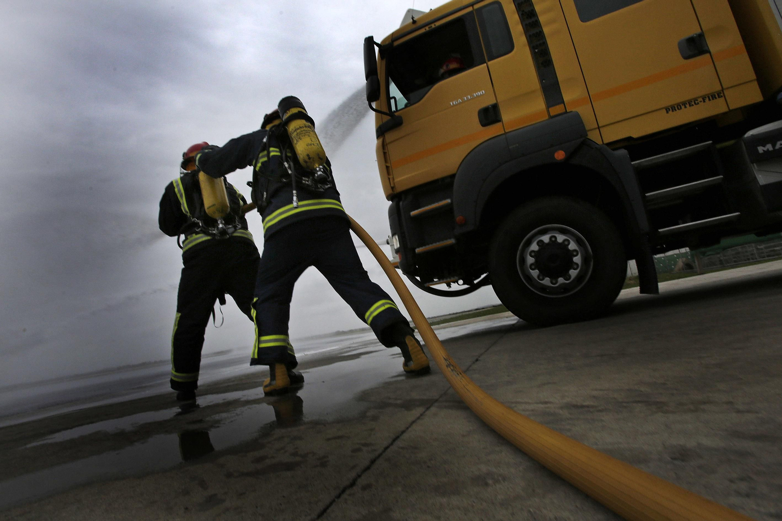 Así se preparan los bomberos de la Base de Rota