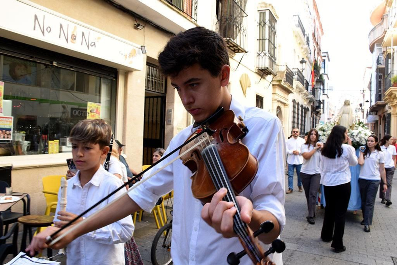 Imágenes de la procesión de la Virgen Milagrosa del colegio San Vicente de Paúl