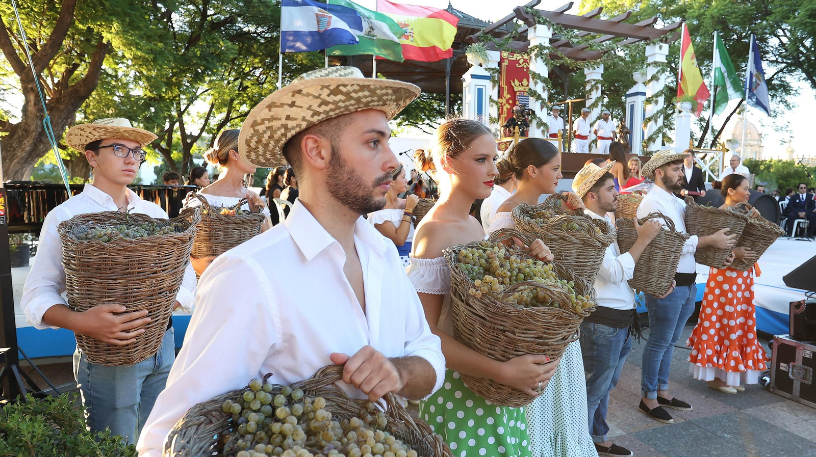 Imágenes de la tradicional pisa de la uva en Jerez