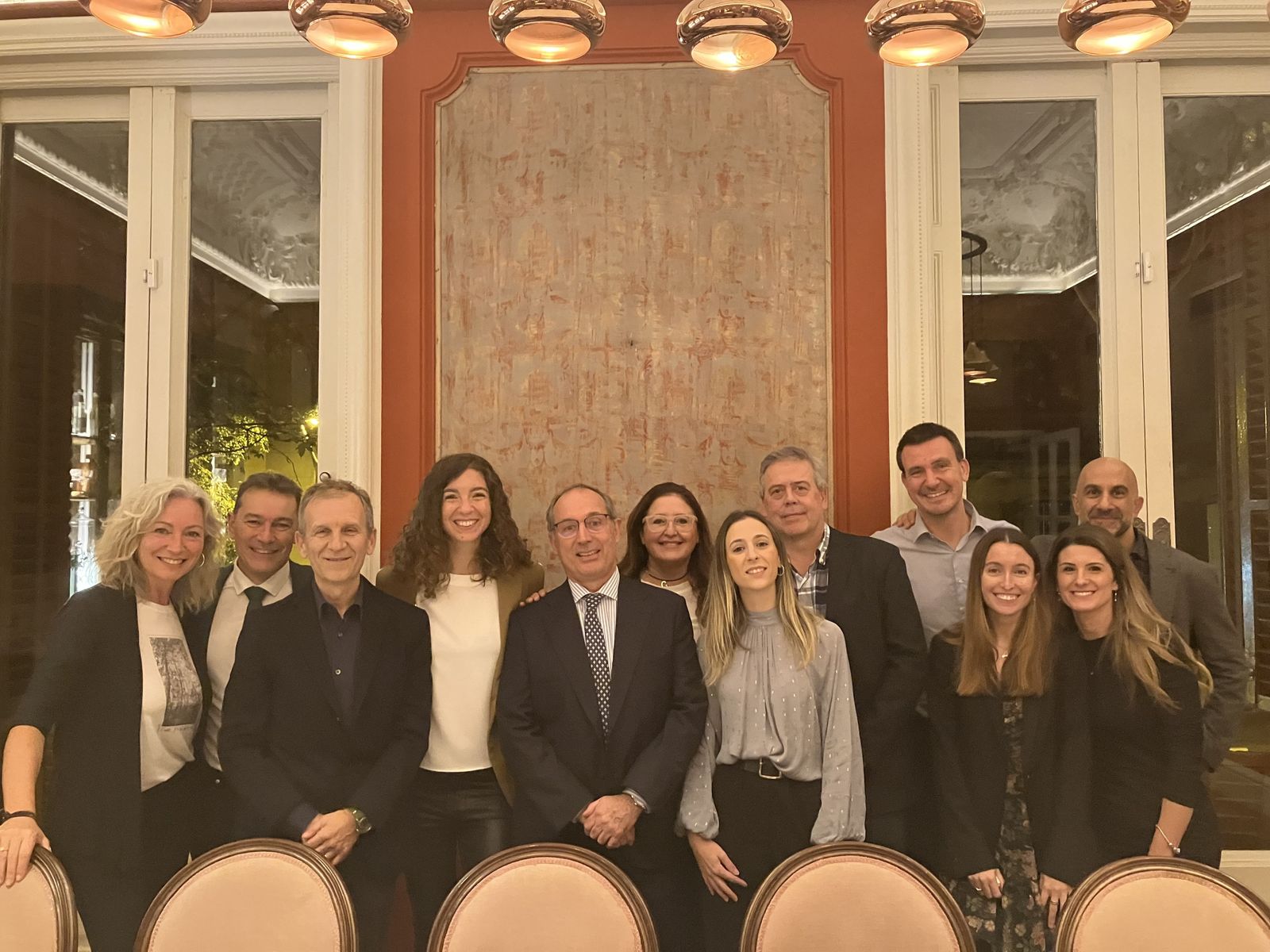 Los becados en una foto de familia.