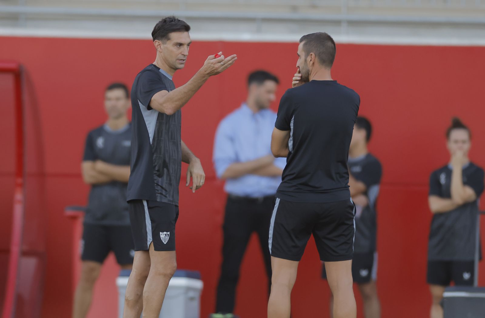 Las fotos del primer entrenamiento de Diego Alonso como entrenador del Sevilla FC