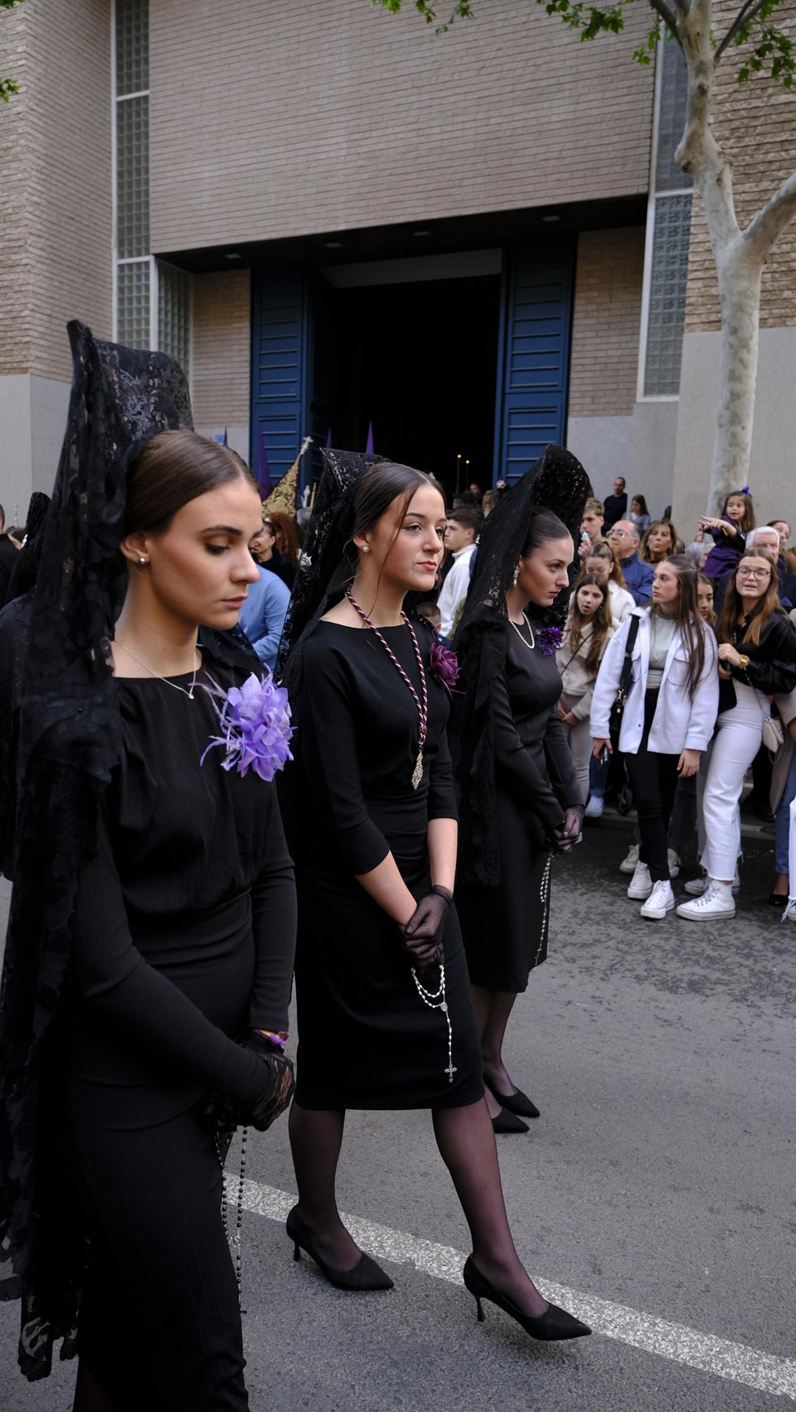 Pasión vuelve a su Iglesia de Santa Teresa azotada por la lluvia