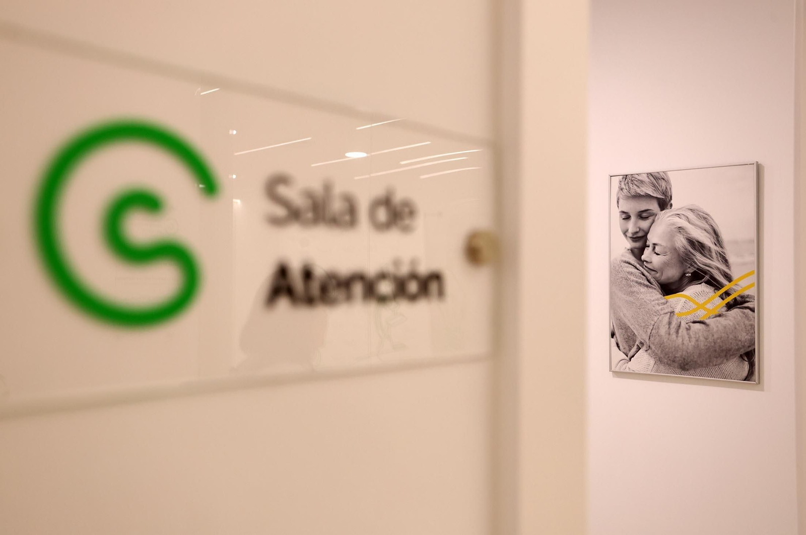 Imágenes de la inauguración de la nueva sede de la "Asociación Española Contra el Cáncer" en Huelva