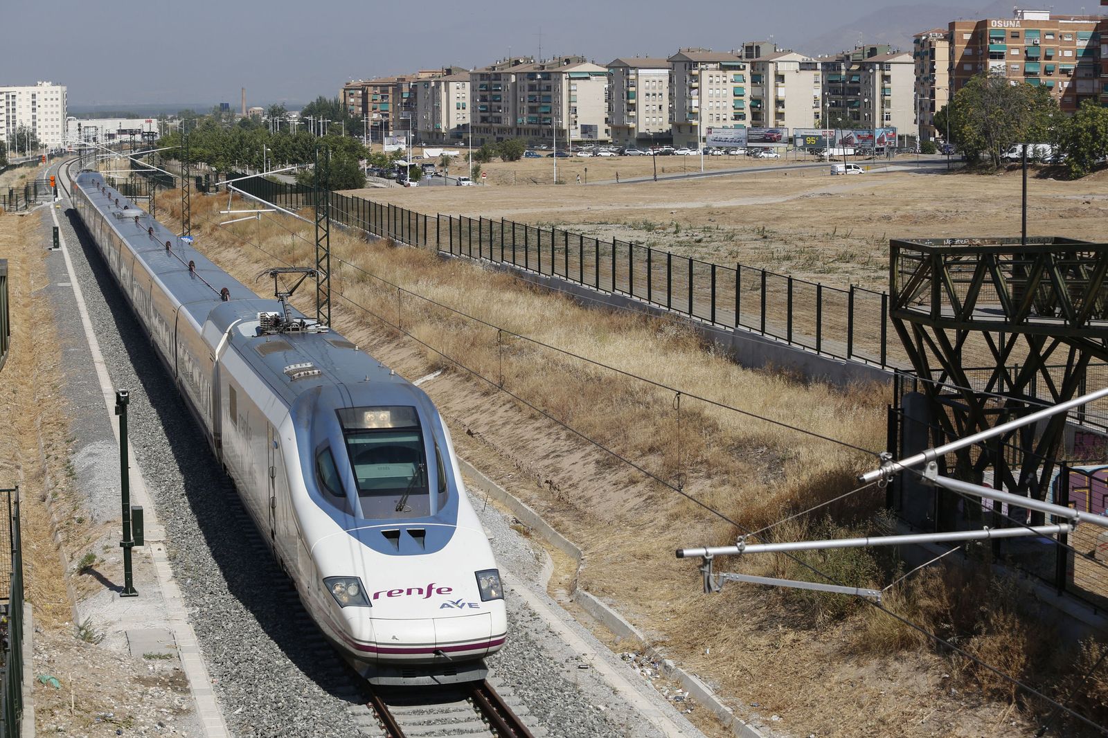 Las vías del tren son una de las principales quejas de los chaneros