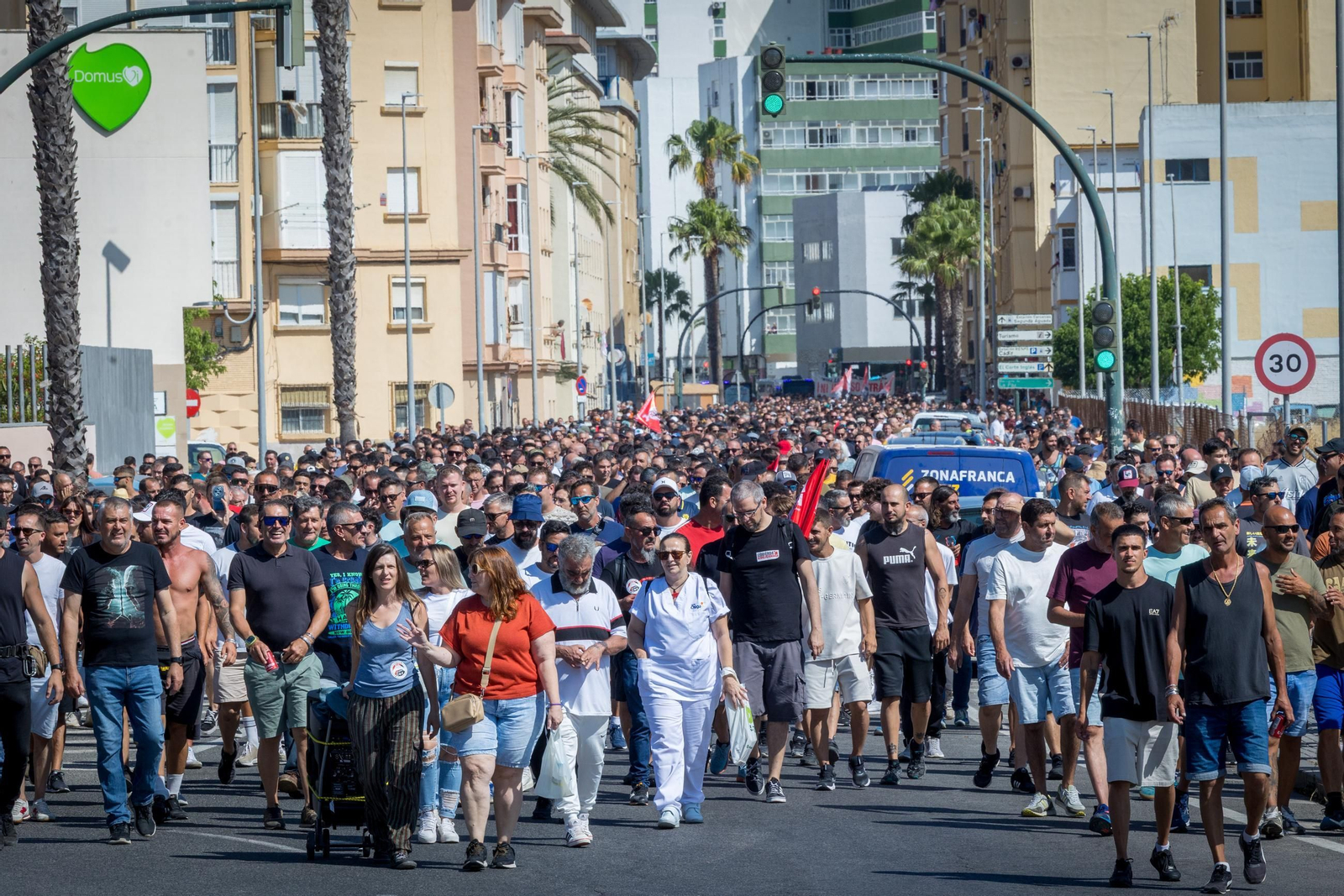 Las imágenes de las protestas de la huelga del metal en Cádiz de este miércoles 25 de junio
