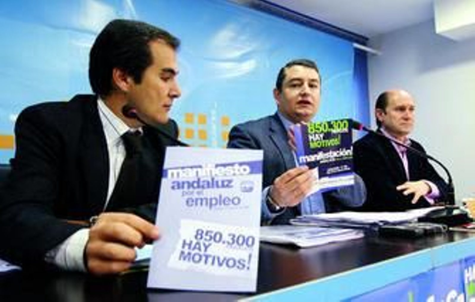 Nieto, Sanz y Cabello de Alba, ayer en la sede del Partido Popular.