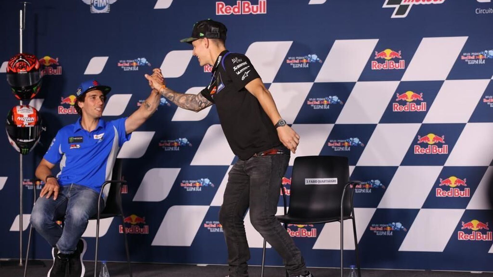 Rins, saludando a Quartararo.