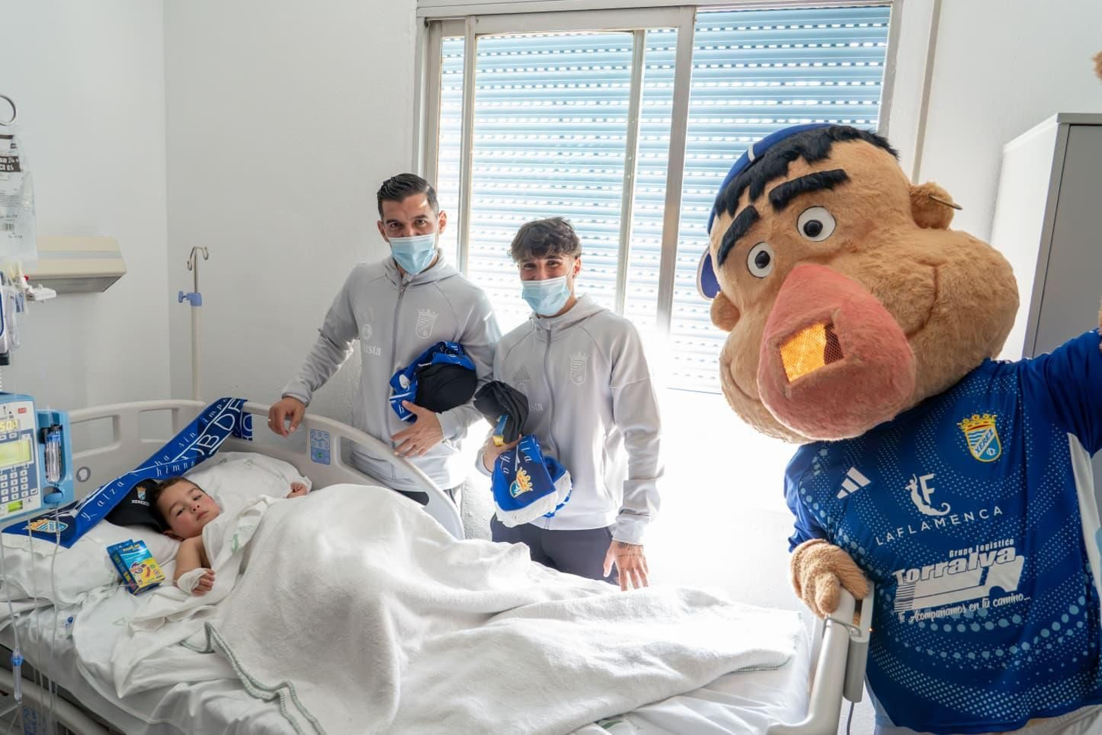 Las fotos de la visita del Xerez CD al Hospital de Jerez