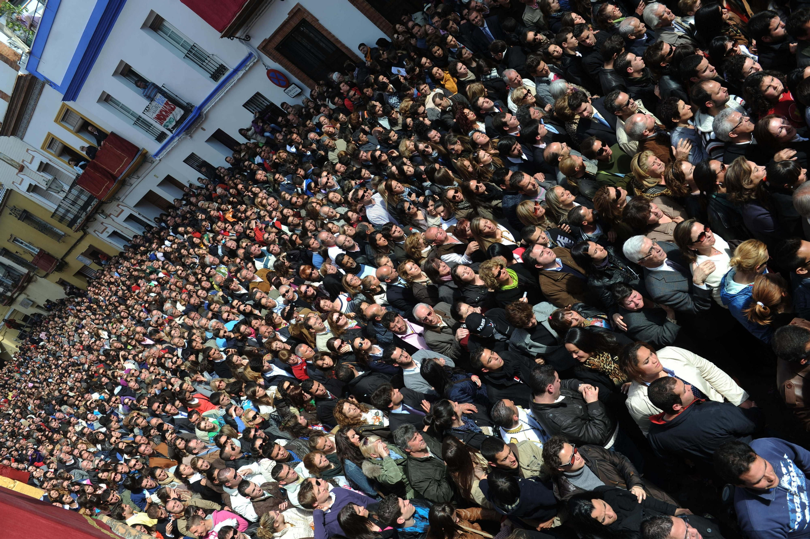 Aprovecho los parones en la bulla para quitármelos.