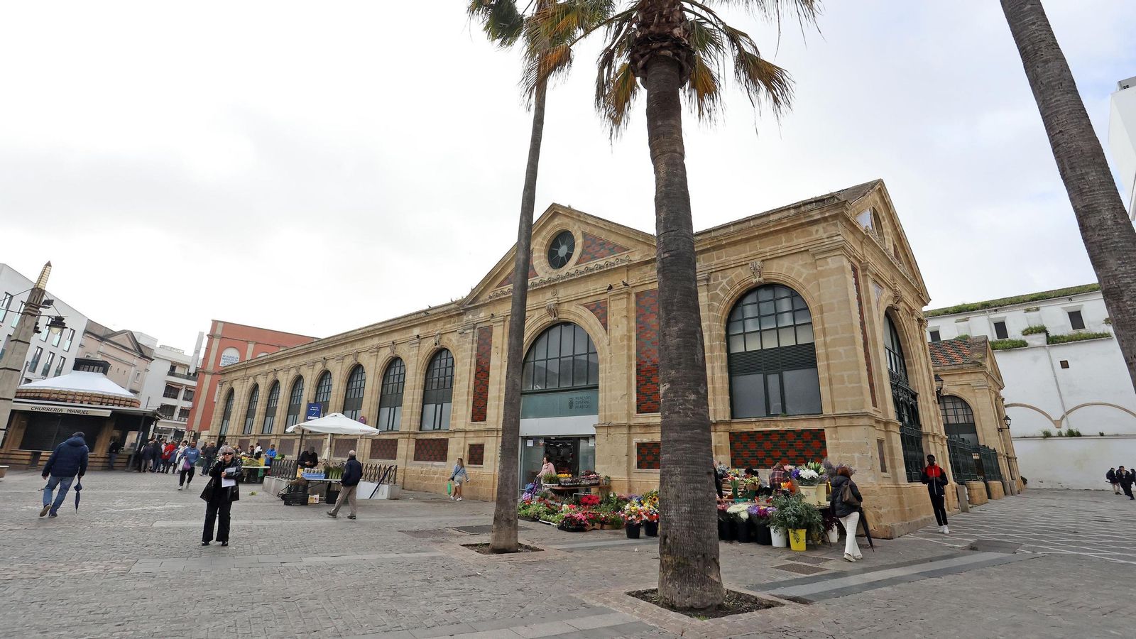 Imagen actual del exterios de la plaza. Imagen actual del exterios de la plaza.