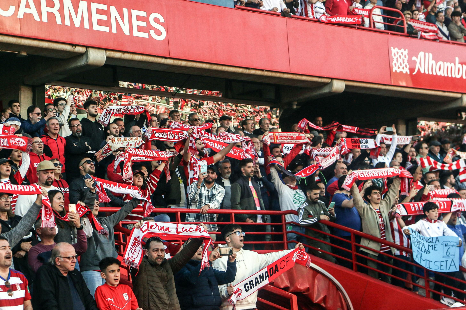 Encuéntrate en la grada de Los Cármenes en el Granada - Almería
