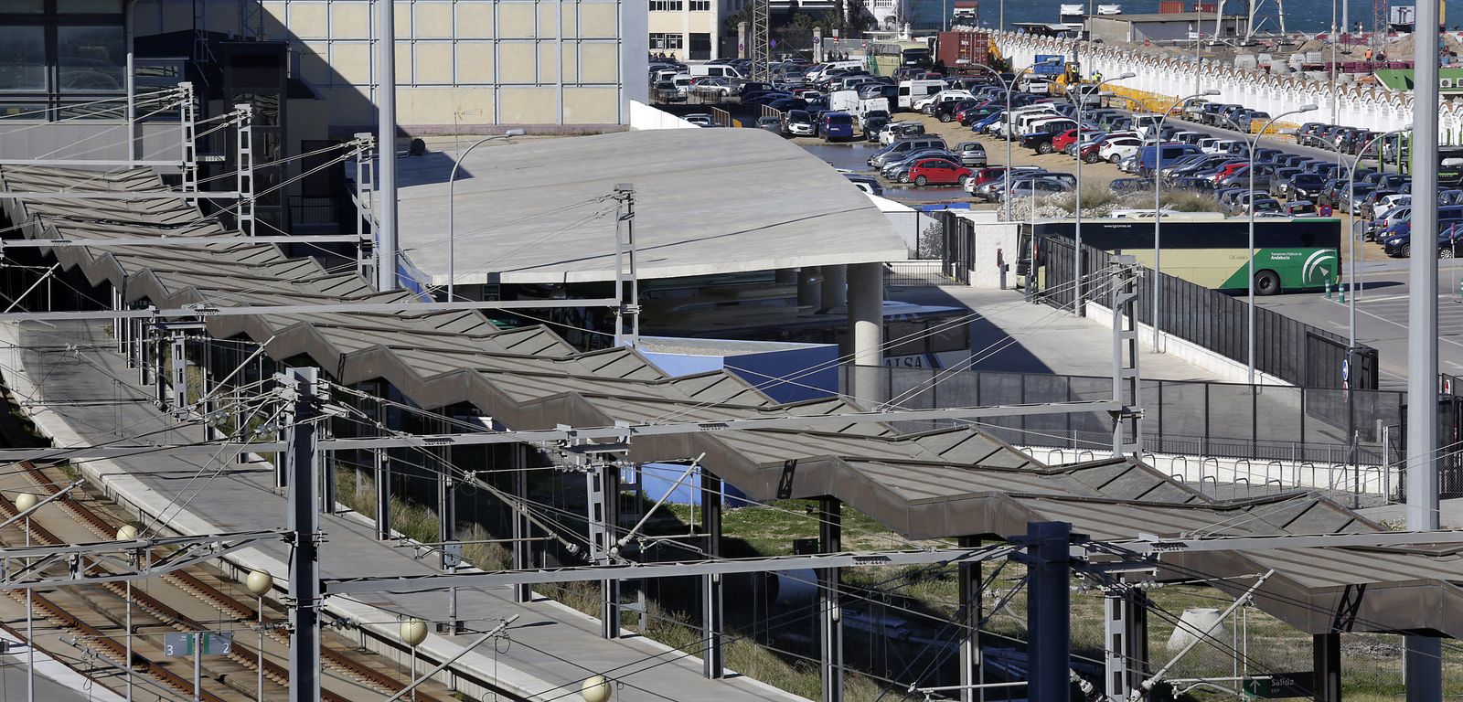 Vista desde Bahía Blanca de la nueva estación de autobuses, de las pocas formas de ver que la misma se encuentra detrás de la de tren.