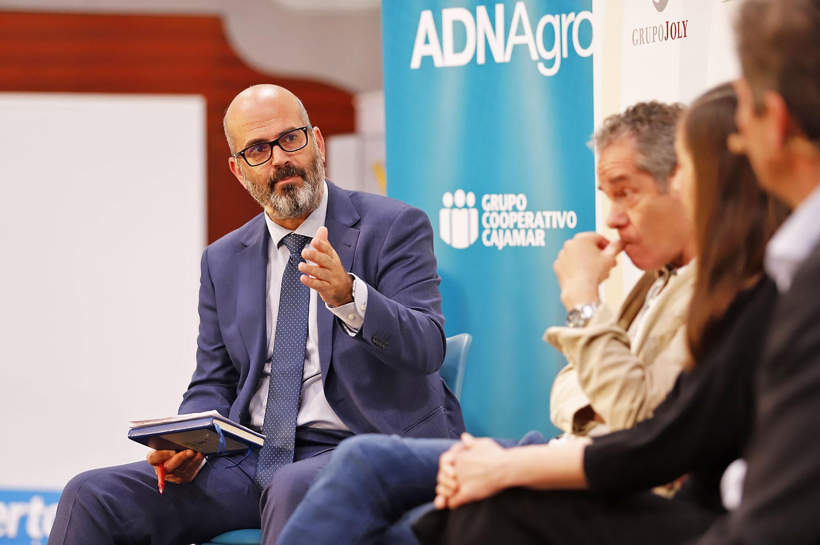 Las imágenes en el Desayuno-Coloquio del Grupo Joly "Competitividad innovación y eficiencia el sector de los frutos rojos ante el reto de la sostenibilidad"