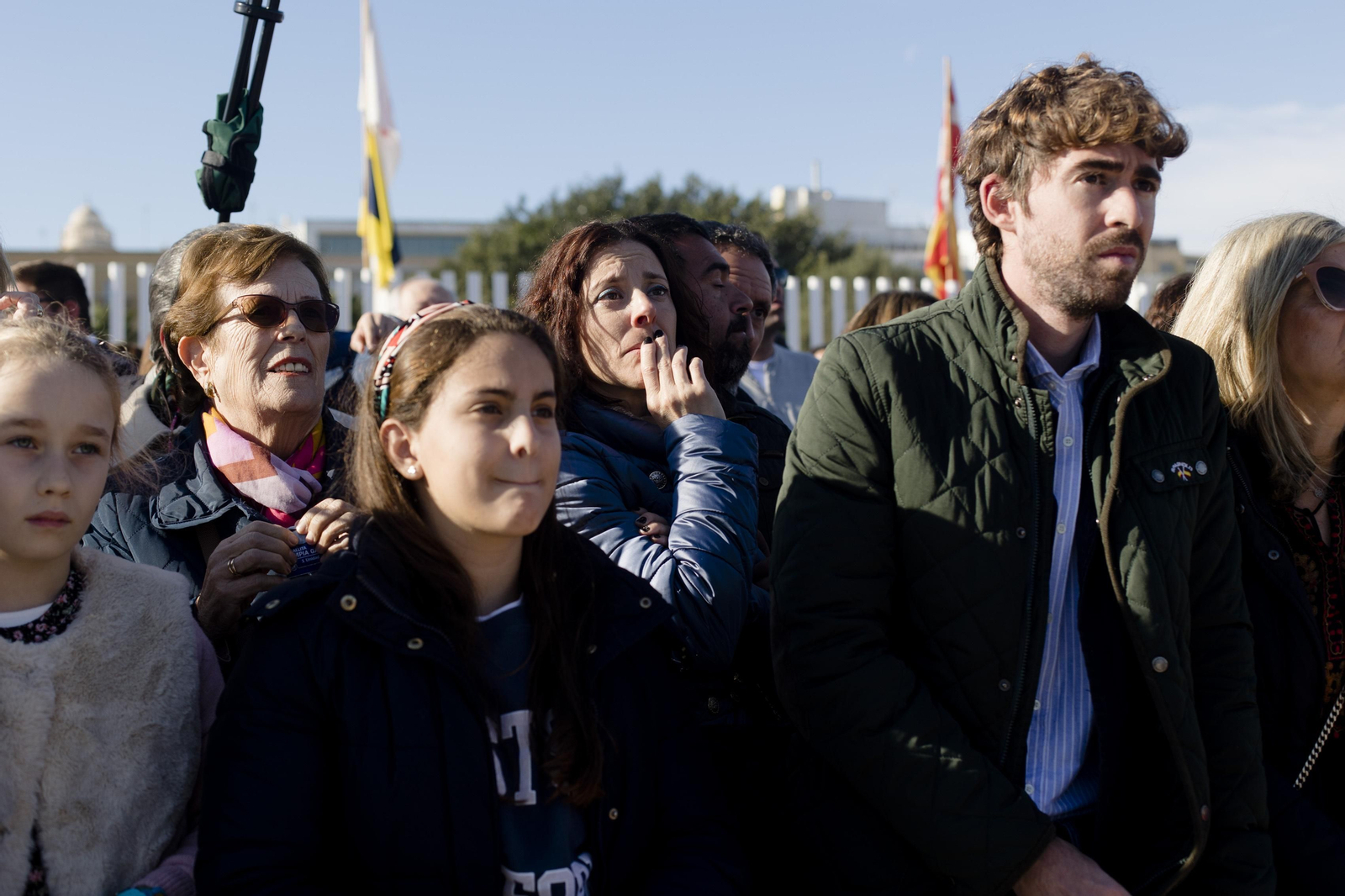 Las imágenes de la salida del buque  "Juan Sebastián de Elcano" del muelle de Cádiz.