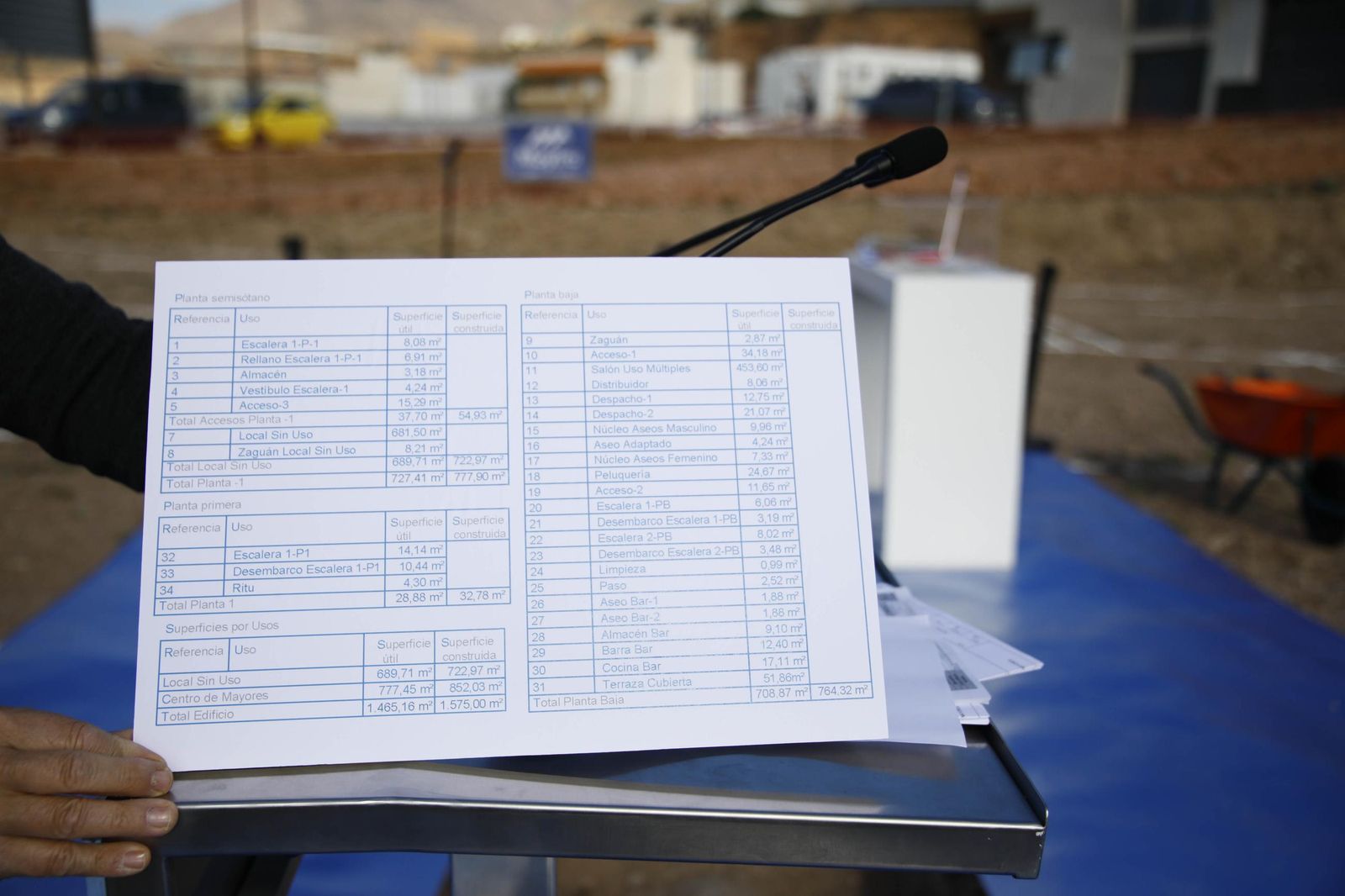 Las imágenes de la primera piedra del Centro de mayores en Balanegra