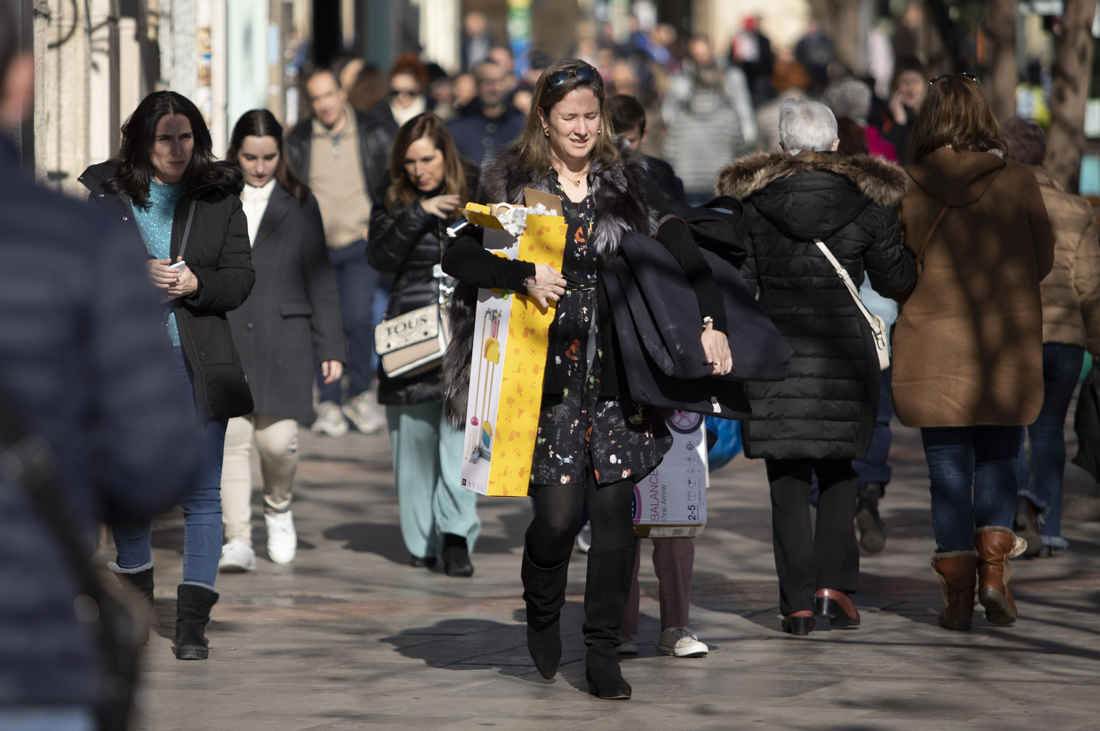 El primer día 'oficial' de rebajas en Granada, en imágenes