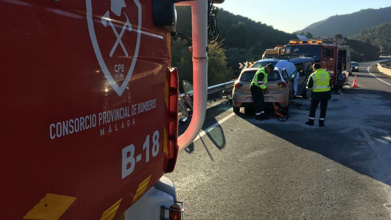 Efectivos desplazados al lugar del siniestro, a la altura de Carratraca.