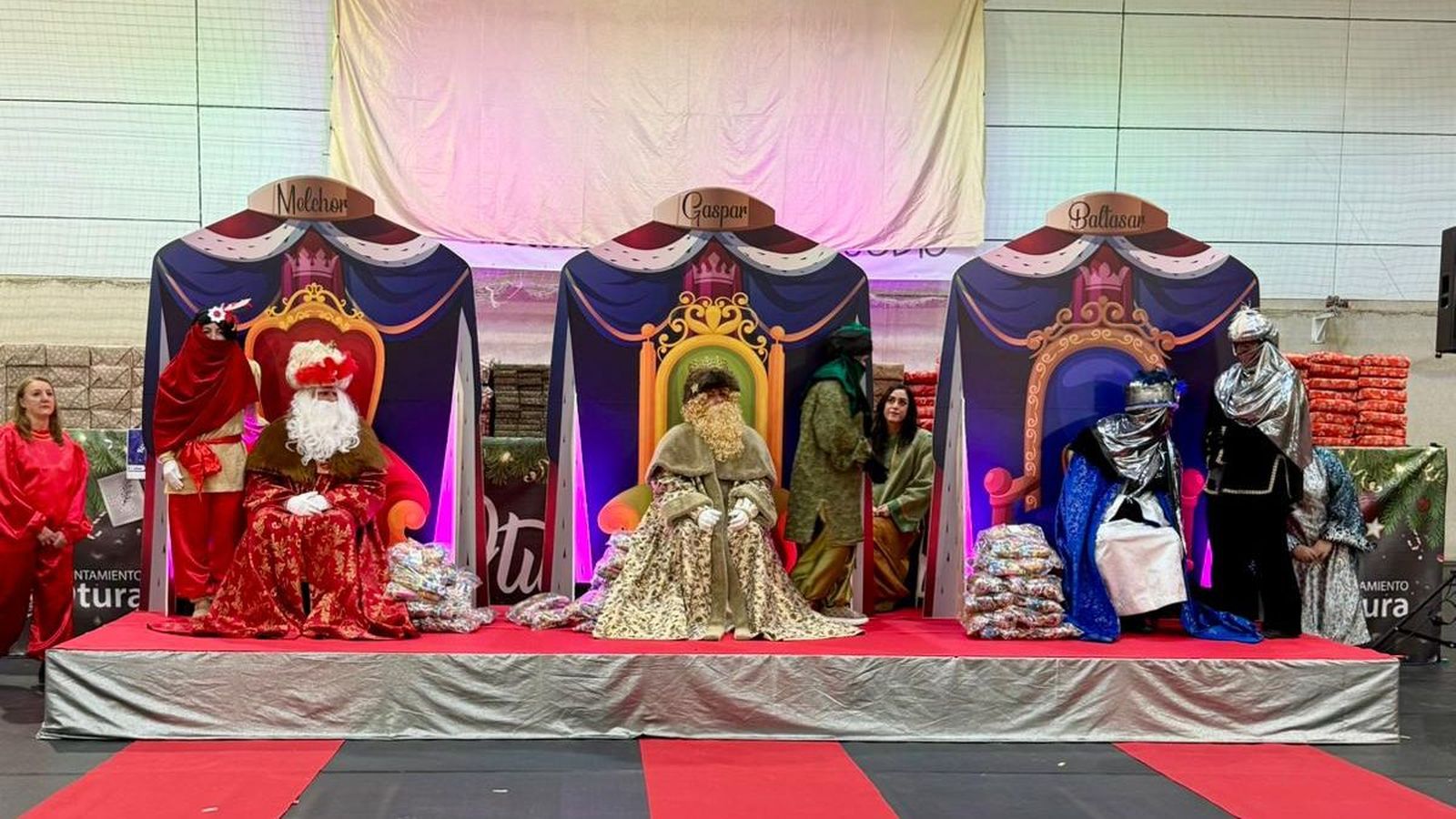 Los Reyes Magos en el pabellón de deportes El Deyre