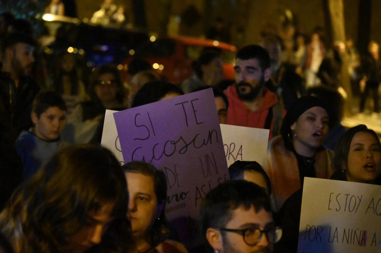 Imágenes de la manifestación con motivo del 25N en Huelva