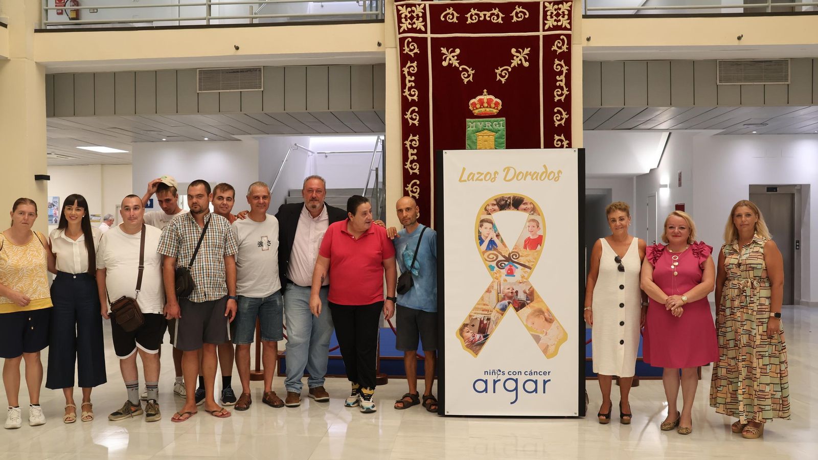 Representantes de Argar y del Consistorio ejidense, en la puesta de largo de la campaña sensibilizadora.