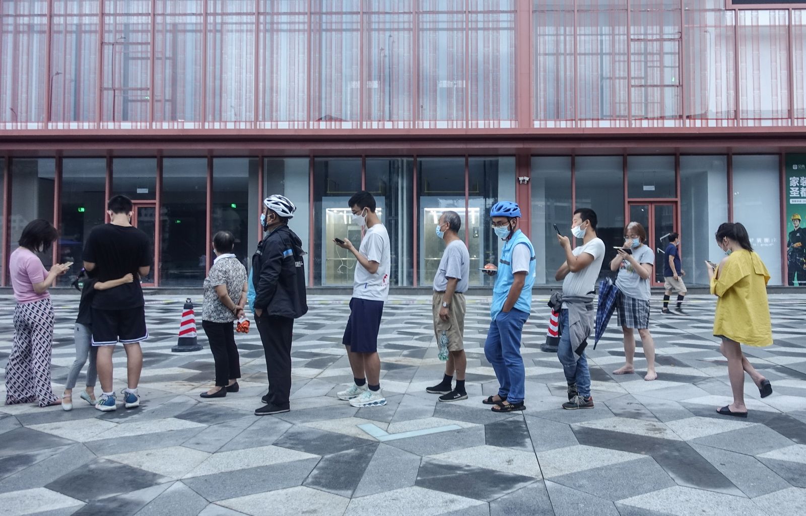 Habitantes de Chengdu hacen fila para un test de Covid en septiembre de 2022.