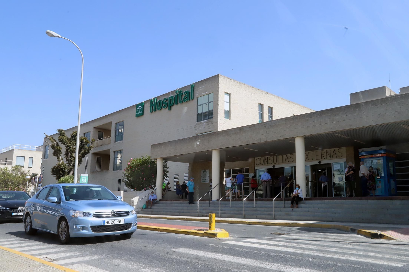 Fachada del Hospital Juan Ramón Jiménez.