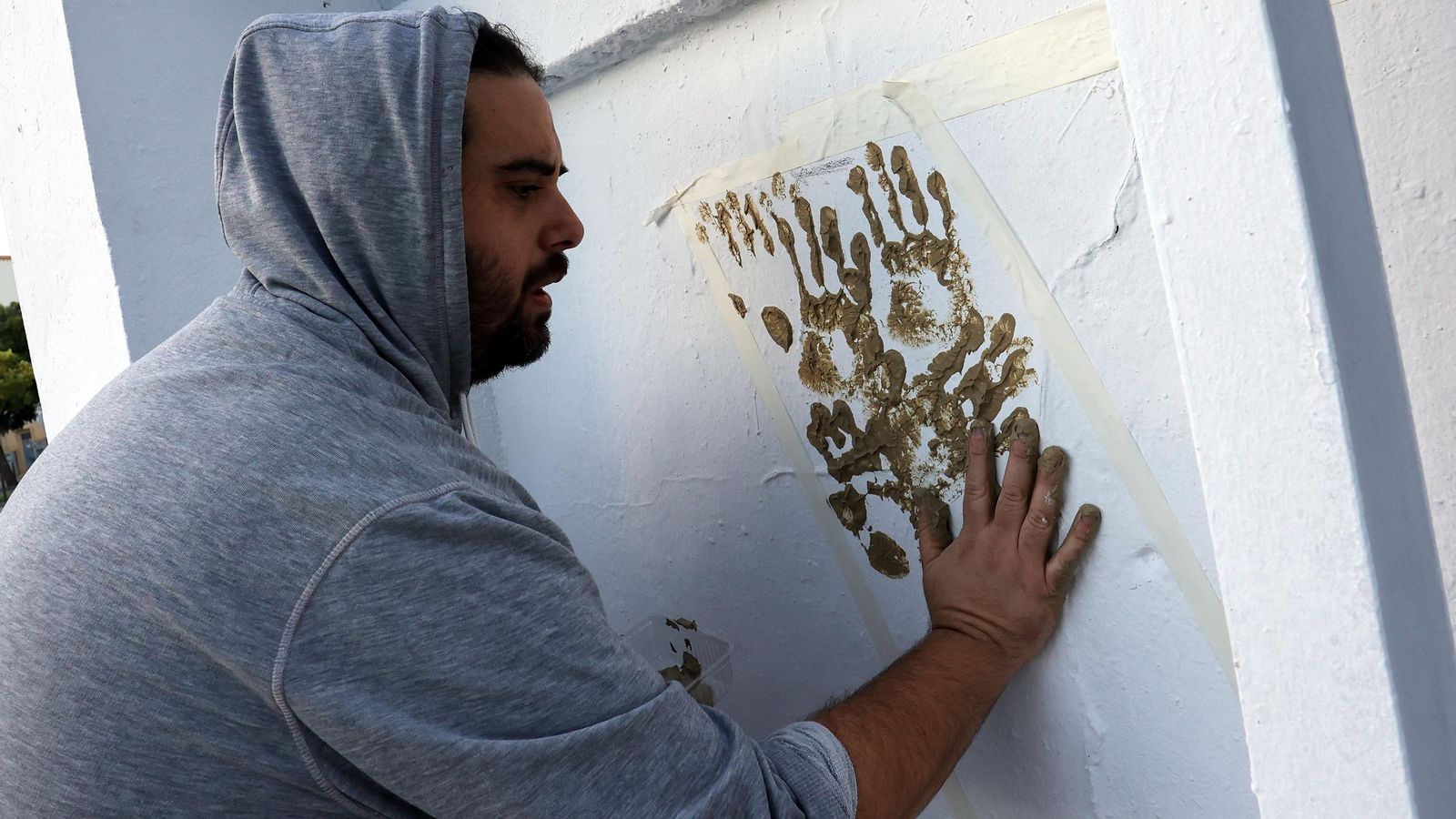Imágenes del grafiti 'Valentía' en homenaje a las víctimas de la DANA