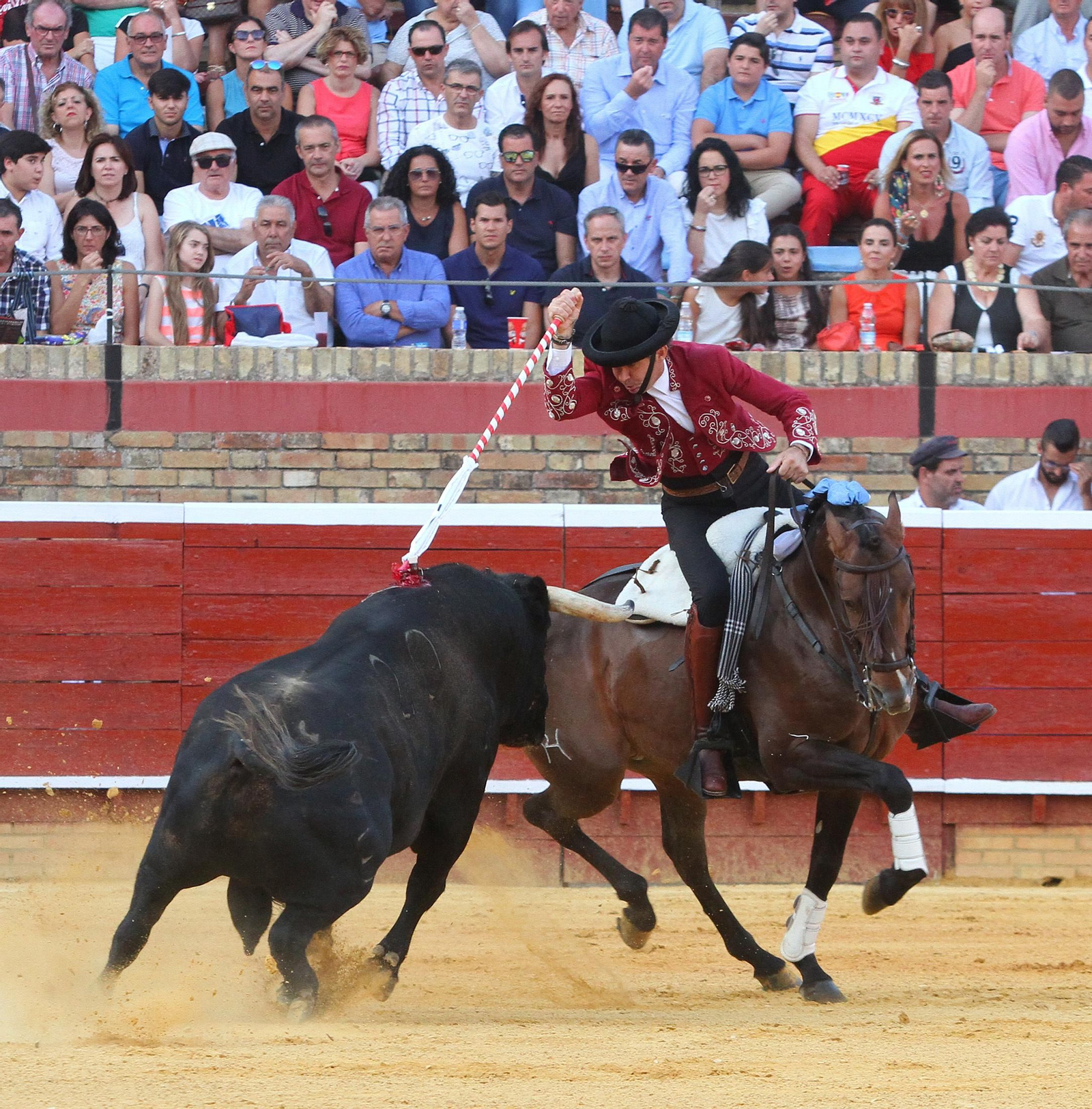 Imágenes de la corrida de rejones de Pablo Hermoso de Mendoza, Andrés Romero y Lea Vicens.