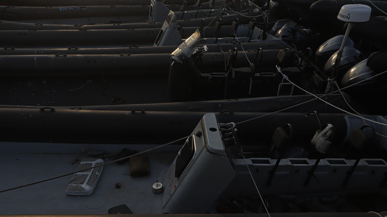Varias grandes narcolanchas, incautadas por las autoridades y amarradas en el Puerto de Algeciras.