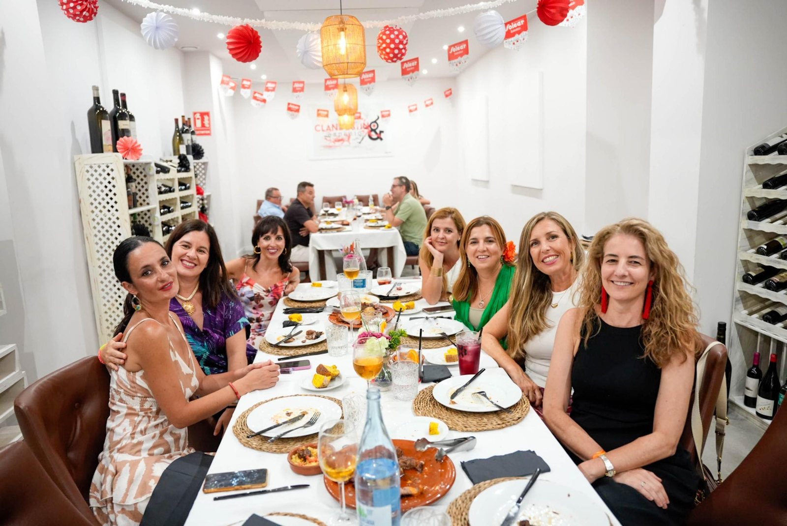 Los almerienses disfrutan del miércoles en la feria de día